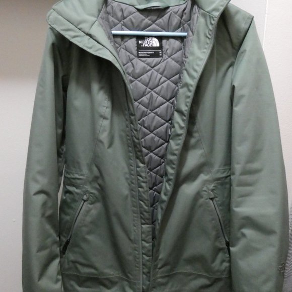The North Face Jackets & Blazers - The North Face Hooded Winter Coat (M)